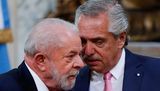 Nobel de Economia critica ideia de moeda comum entre Brasil e Argentina: 'Terrível' (Agustin Marcarian/Reuters)